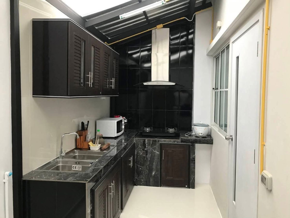 รูป 🏡 ให้เช่าทาวน์เฮ้าส์ 2 ชั้น หลังมุม หมู่บ้านเสนาวิลเลจ ติวานนท์–บางกะดี 4 ห้องนอน  2 ห้องน้ำ หลังมุม โปร่ง โล่ง อยู่สบาย ใกล้ถนนใหญ่  - รูปที่ 5/5