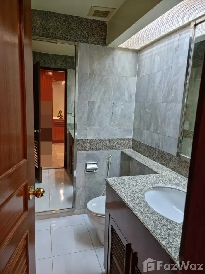 picture 3 bed 5 bath fully renovated condo 1065198 - 11/19