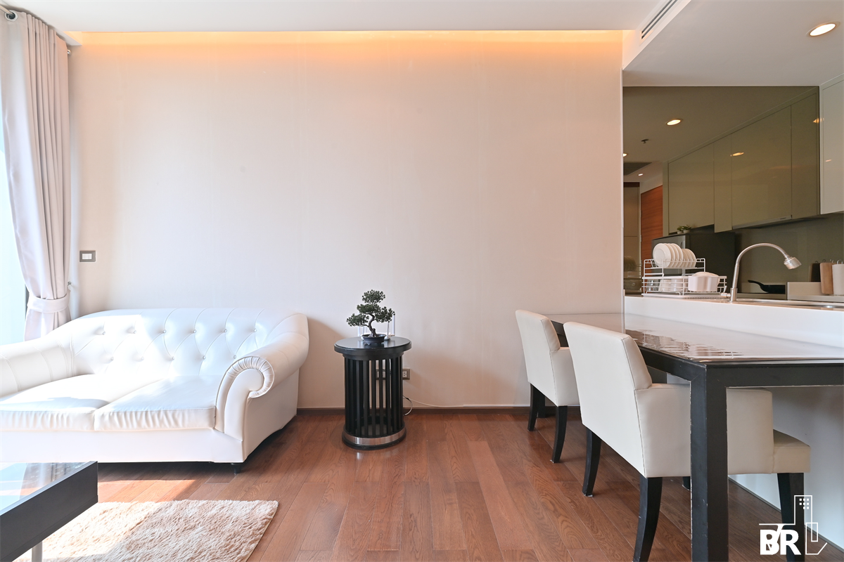 picture The Address Sukhumvit 28 near BTS Phrom Phong Move-in Ready, Just Bring Your Stuff - 9/10