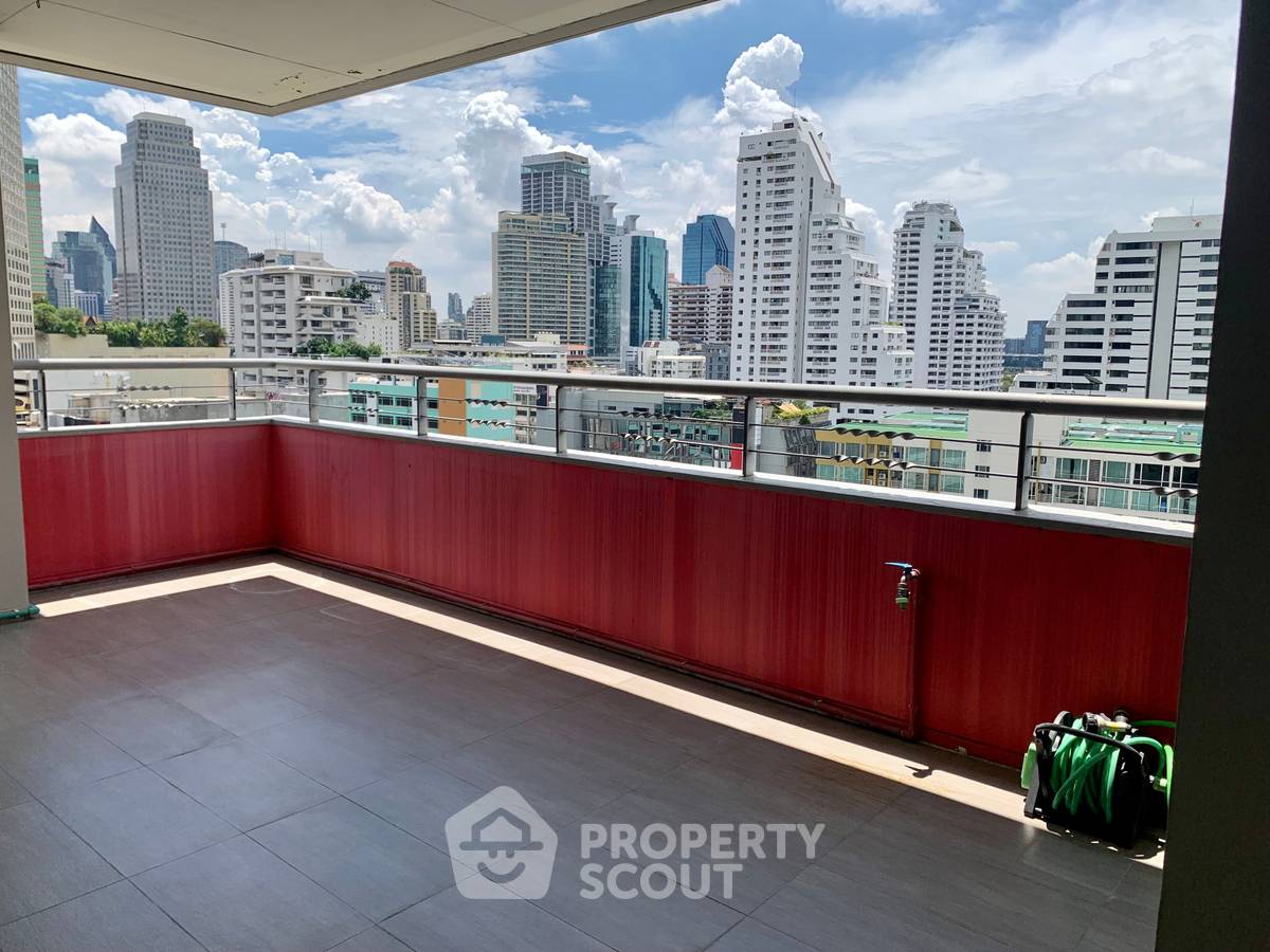 picture 3-BR Condo at Baan Prida Condominium near BTS Nana (ID 2314101) - 1/15