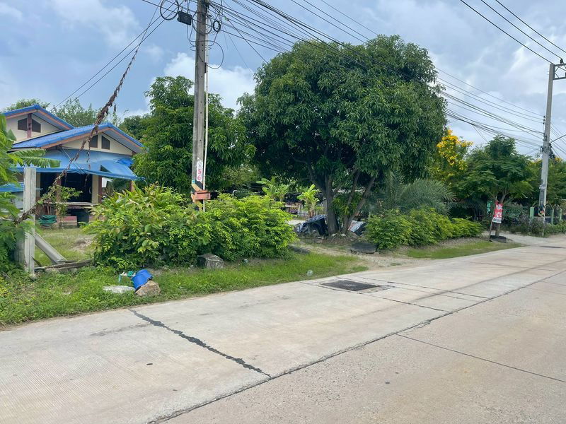picture Beautiful land plot for sale in Mueang Subdistrict, great location with buildings - 3/4