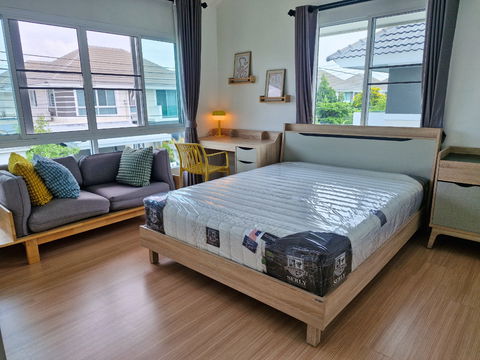 ให้เช่า บ้านเดี่ยว ใกล้ เซนทรัลเฟสติเวิล ในโครงการกาญจน์กนก 20 รวมโชค เดือนละ 35,000 บาท รวมค่าส่วนกลาง 