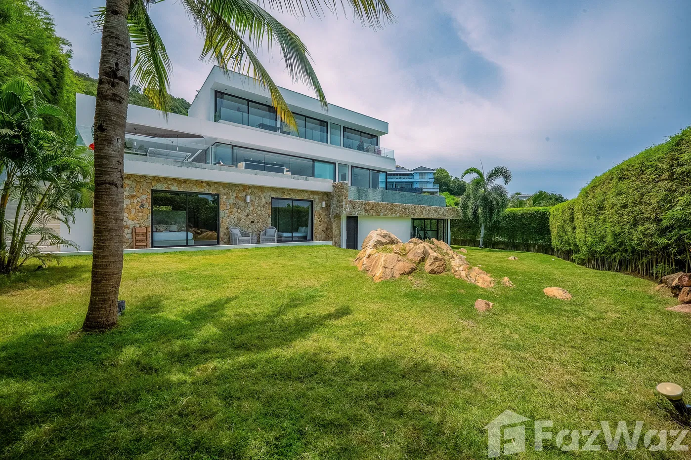 picture Contemporary 6-Bedroom Sea View Villa 5606118 - 1/20