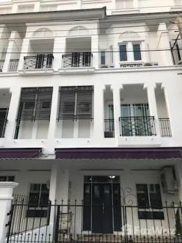 picture 4 Bedroom Townhouse for sale at Leon Sukhumvit 62  1746292 - 1/17