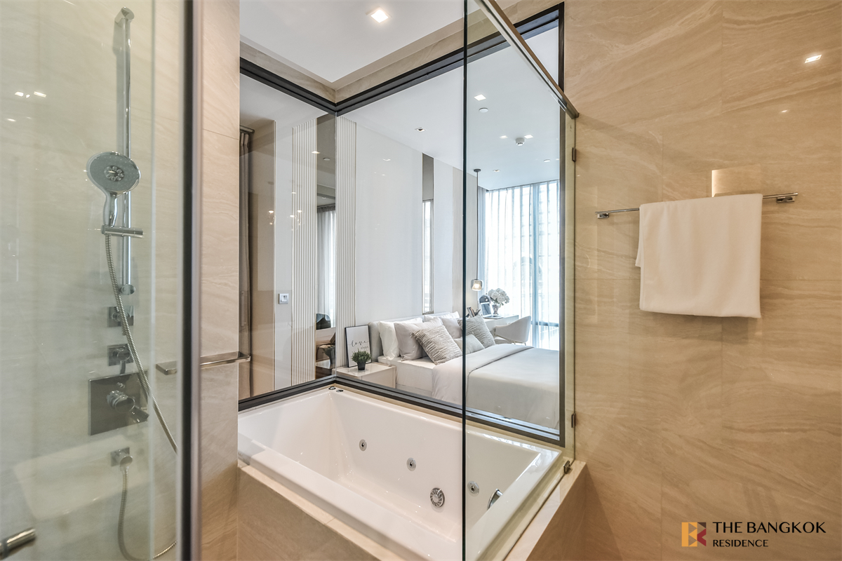 picture Ashton Silom near BTS Chong Nonsi Ideal City Living at a Great Price - 4/10