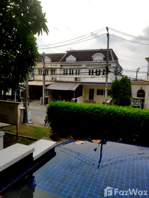 Townhouses for sale Ladkrabang Road Road : 3 Bedroom Townhouse for sale at The Exclusive Suanluang Rama 9  5650738