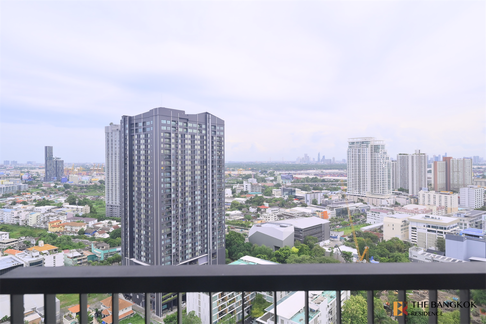 Convenient Travel, Great Value per Square Meter RHYTHM Sukhumvit 44/1 near BTS Phra Khanong