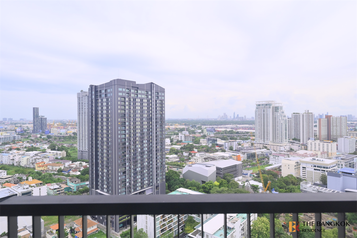 picture Convenient Travel, Great Value per Square Meter RHYTHM Sukhumvit 44/1 near BTS Phra Khanong - 1/10