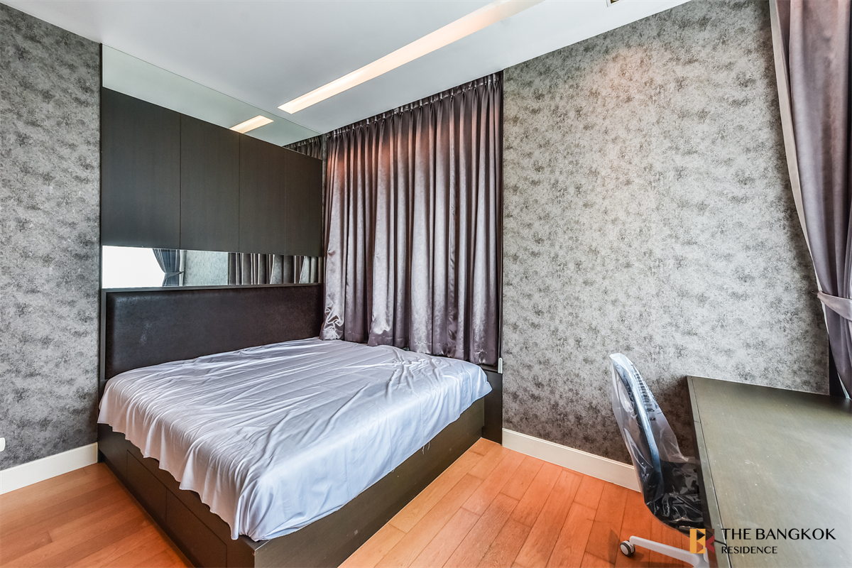 picture Hurry to book!! Limited quantity Equinox Phahol-Vipha - 8/10