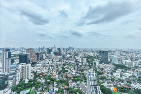 Easy Start with a City Dweller Lifestyle Rhythm Phahol - Ari near BTS Sena Ruam