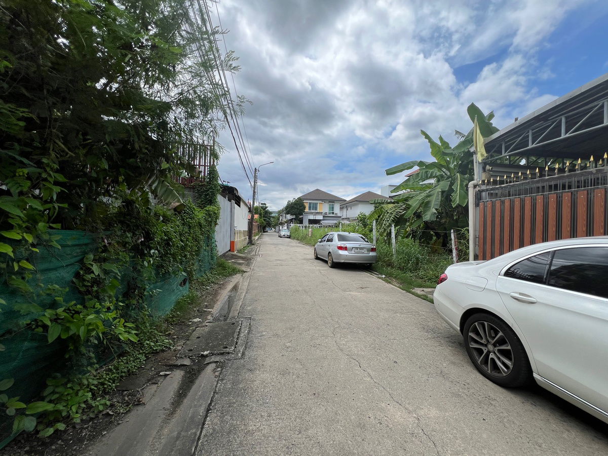 picture For Sale: 3-Storey Detached House on Prime Sukonthasawat Road with Expansive Garden Space – Ideal for Large Families, - 36/37