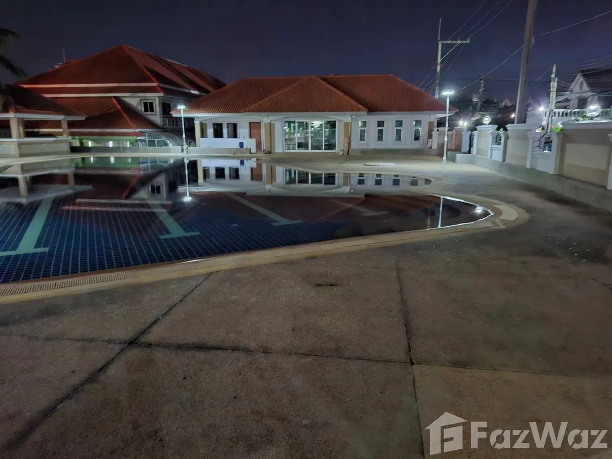 picture Clubhouse with Swimming Pool for Sale 5689711 - 8/10