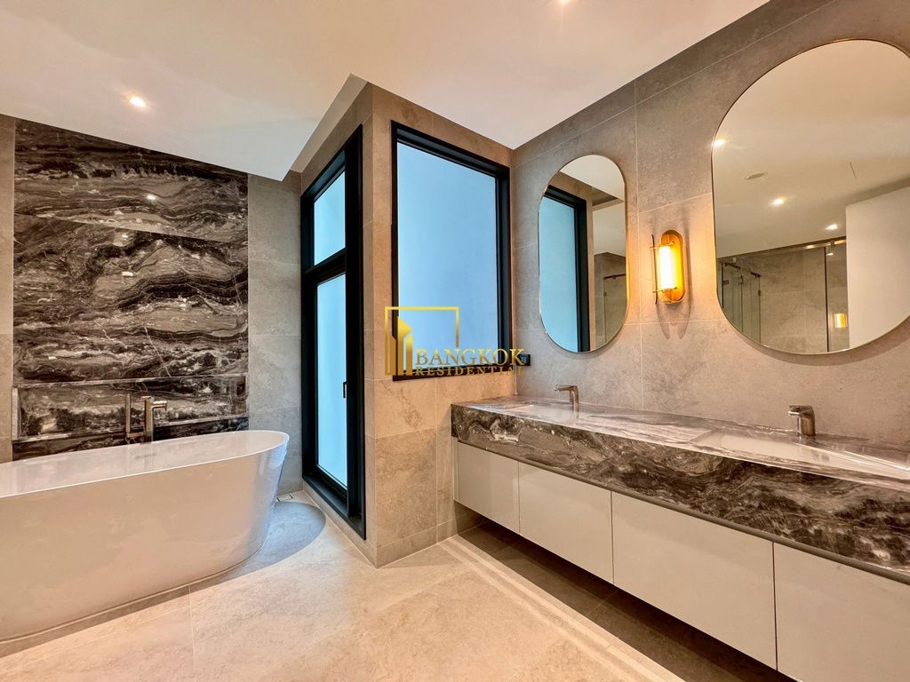 รูป Bugaan Pattanakarn | Elegant 4 Bed House in Pattanakarn Area - BR28255SH - รูปที่ 27/65