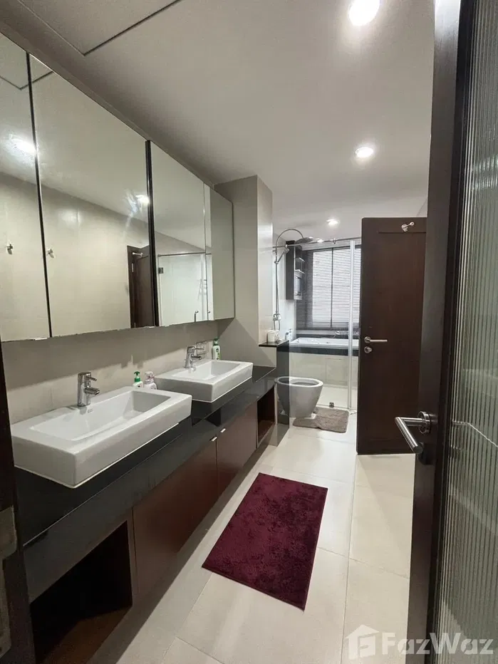 picture 4 Bedroom Townhouse for sale in Khlong Toei Nuea, Bangkok  5669549 - 30/31