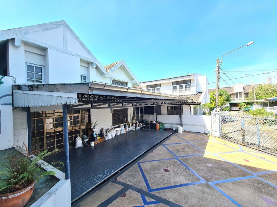 picture TA8121📲LineID @556ryccg🏡Ratchayothin House 900sqm Land 860 sqm 11 Bedroom 7 Parking Senanikom1 BTS Senanikom 2.5km - 19/25