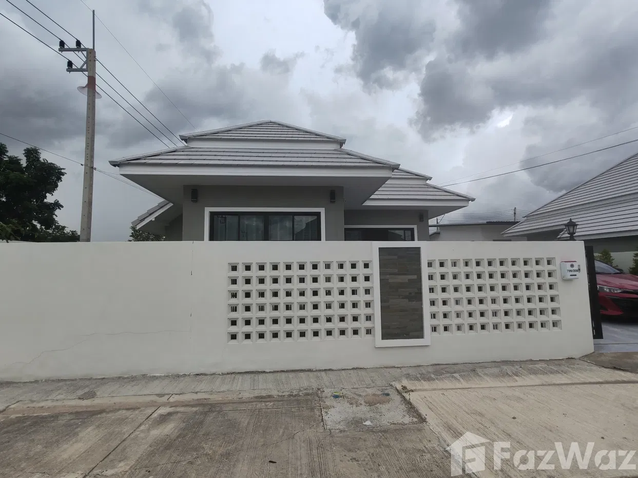 picture This charming corner lot house 3 bedrooms 1947986 - 2/12