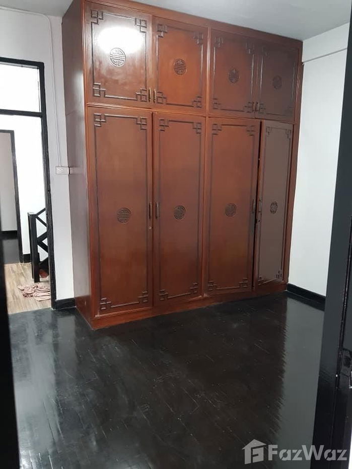 picture 4 Bedroom Townhouse for sale at Mu Ban Nakhon Luang 1  1629880 - 10/16