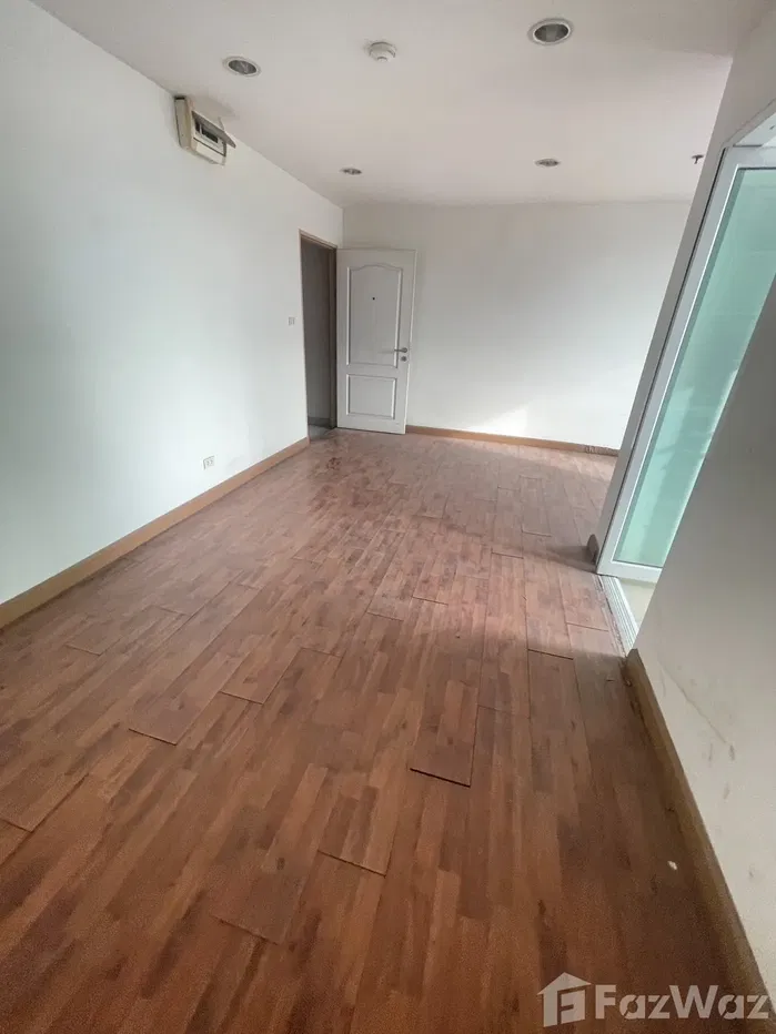 picture Bank’s Foreclosed Property – Ideal for Investment 5664421 - 2/6