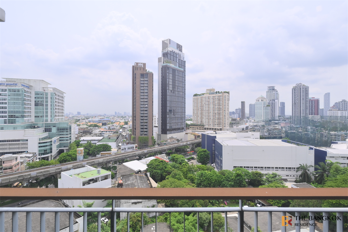 picture RHYTHM Sukhumvit 42 near BTS Ekkamai Easy Travel, Fully Utilized Space - 9/10