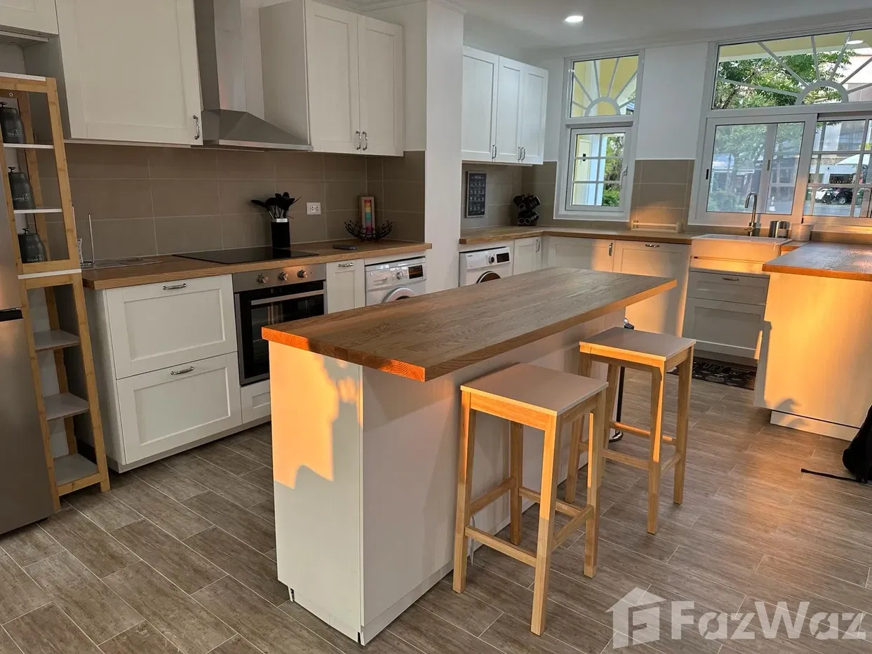 picture A beautiful 4-bedroom townhouse with a stunning lake view 5685493 - 23/35