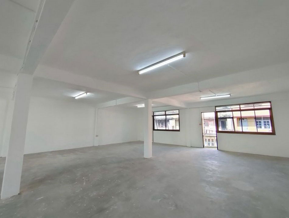 picture Call : 096-998-9779 Commercial buildings 4.5 story in a prime location next to the Navanakorn Industrial Estate - 10/13