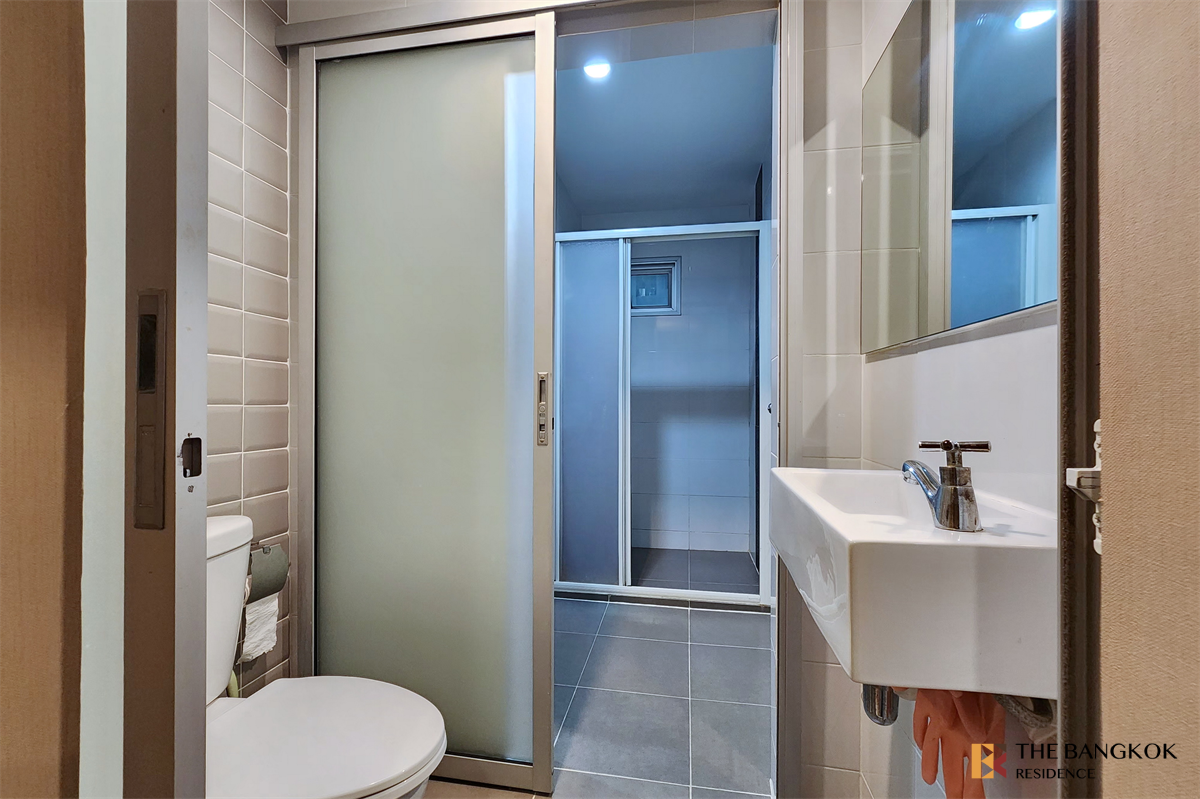 picture Aspire Rama 9 Move-in Ready, Just Bring Your Stuff near MRT Rama 9 Station - 2/10