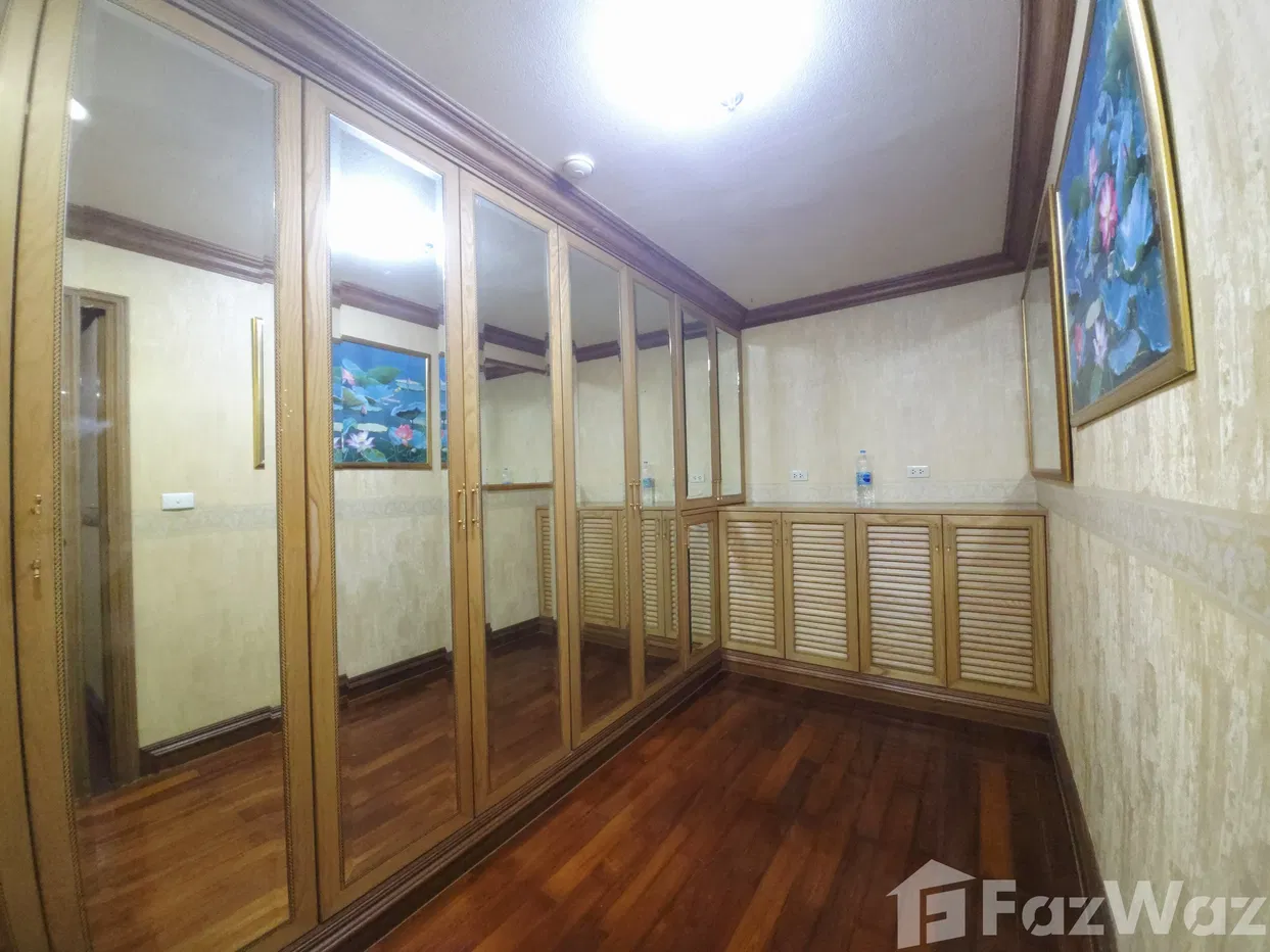 picture Spacious Corner Unit in Prime Sukhumvit Soi 11 5714526 - 16/18