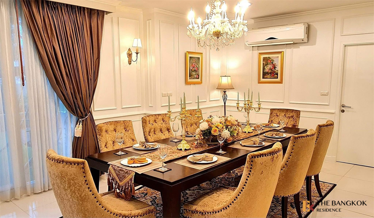 picture Luxury Condo at Special Price Piyathip Place - 1/10