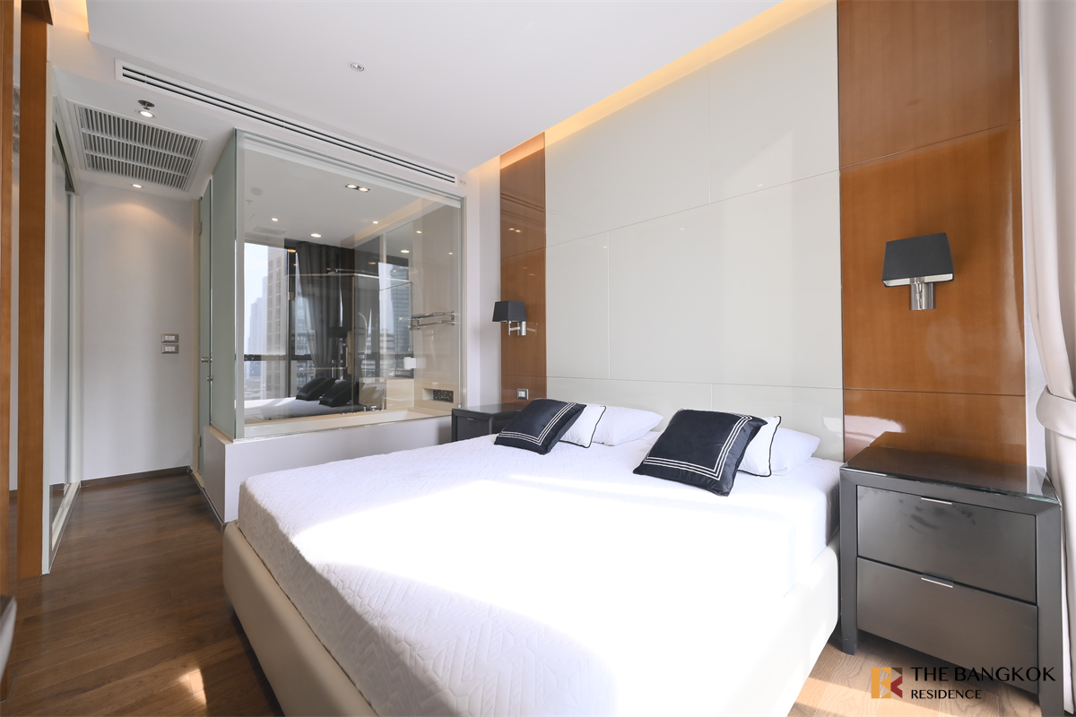 picture Location Near Employment, Surrounded by Lifestyles The Address Sukhumvit 28 near BTS Phrom Phong - 5/10