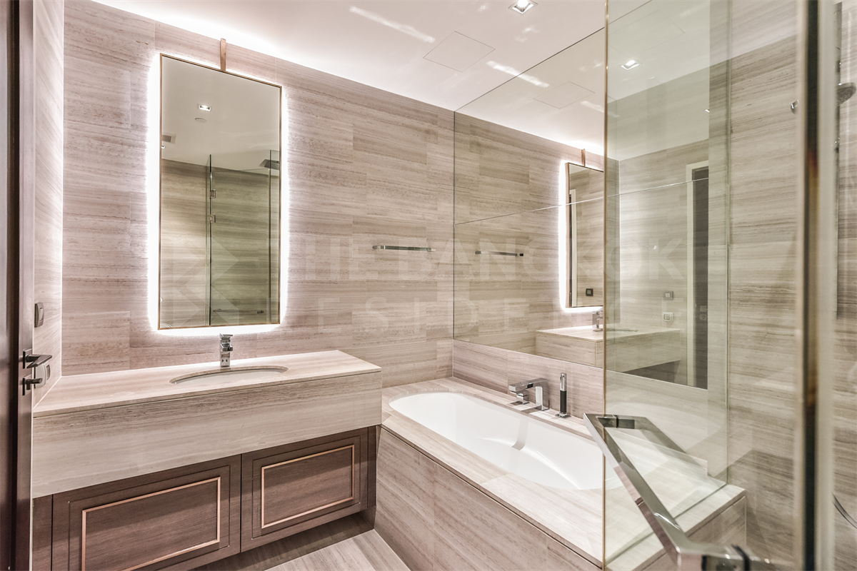 picture The Diplomat 39 Luxury Condo in Central City Location near BTS Phrom Phong - 3/10