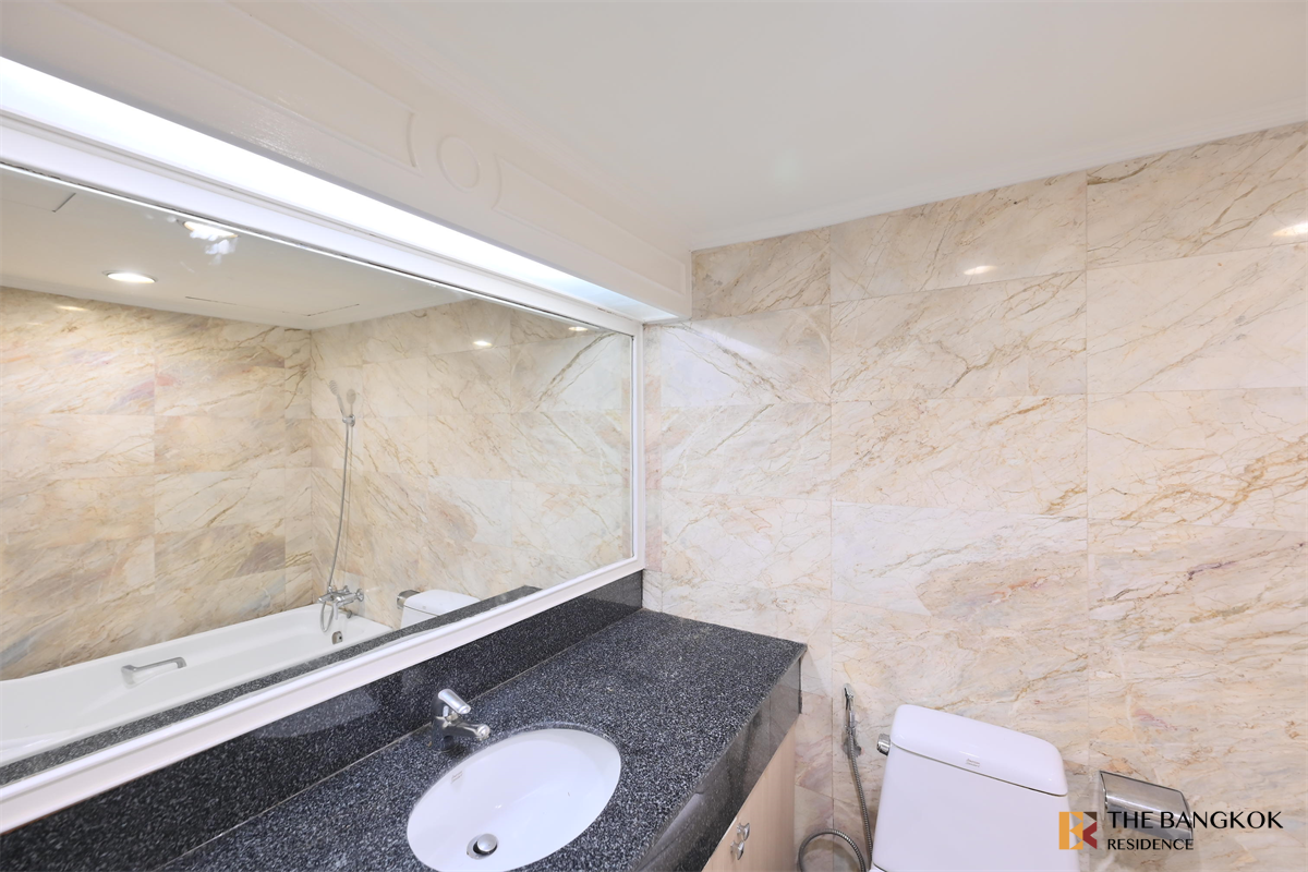 picture Lake Avenue Elevate Comfort at an Unbeatable Price - 6/10