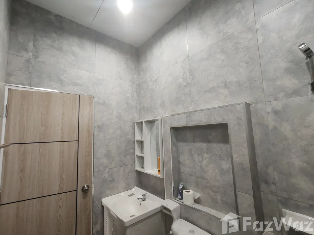 picture This charming corner lot house 3 bedrooms 1947986 - 5/12