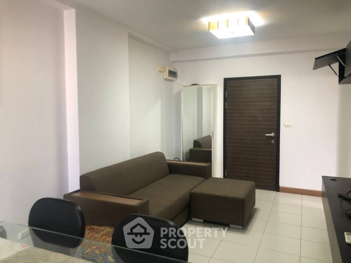 picture 2-BR Condo at Supalai Park Asoke Ratchada near MRT Phra Ram 9 (ID 996576) - 1/8