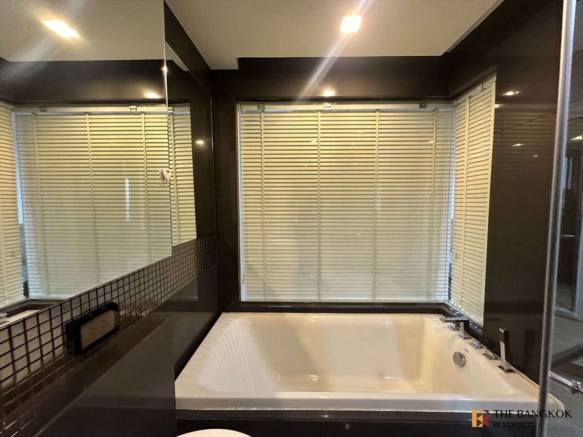 รูป RHYTHM Sukhumvit 50 ☄️ Elevated Living with Great Views, High-Floor Unit 💫 Near BTS On Nut  - รูปที่ 16/17