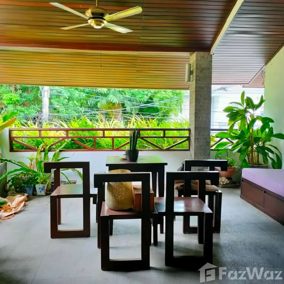 picture 4 Bedroom Townhouse for sale in Phra Khanong Nuea, Bangkok  1014626 - 1/30