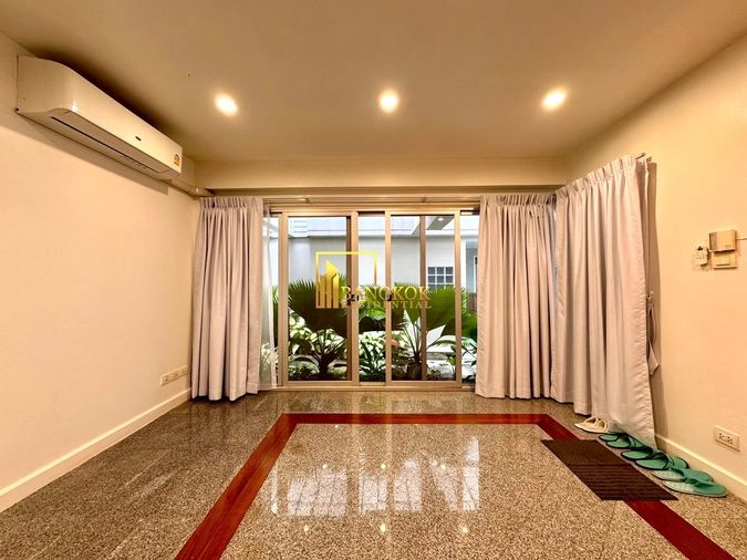 3-bed house for rent, 300 sqm, 1 sq wah, Khlong Toei