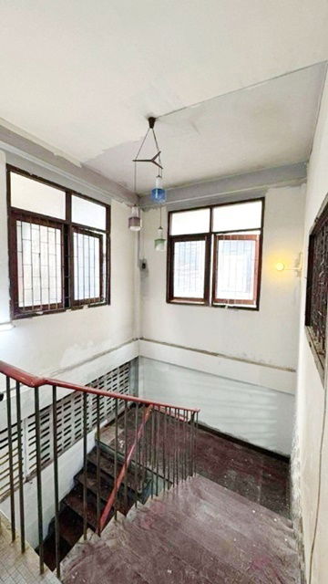 picture near BanthatThong Chinatown (Yaowarat) 2.8 km. BTS National Stadium. 900m. 2-unit 3-story commercial - 4/8