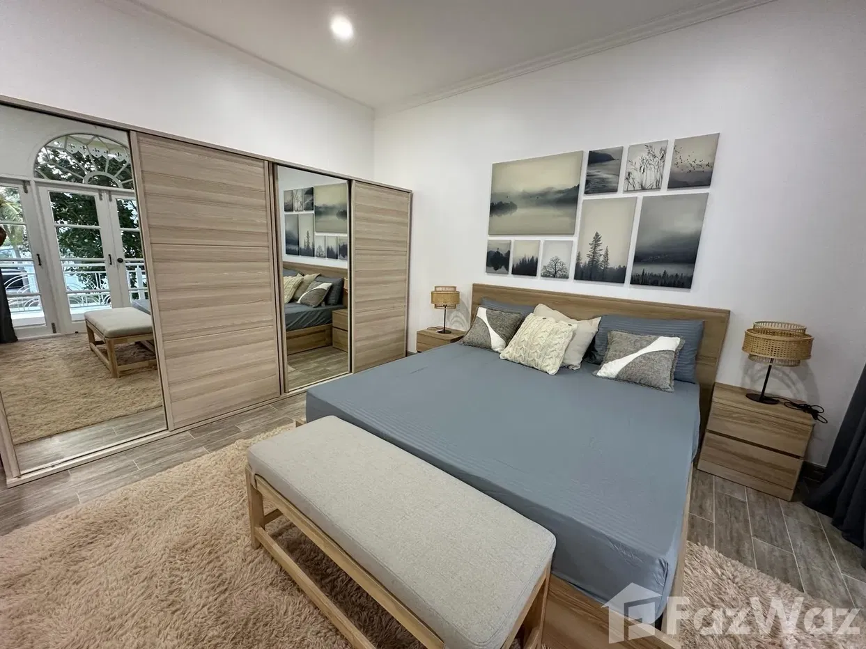 picture A beautiful 4-bedroom townhouse with a stunning lake view 5685493 - 25/35
