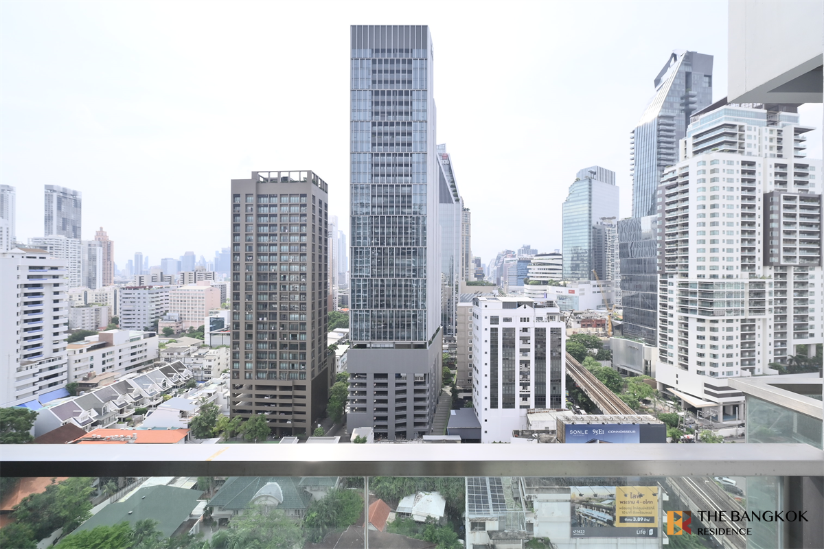 picture Location Near Employment, Surrounded by Lifestyles The Address Sukhumvit 28 near BTS Phrom Phong - 9/10