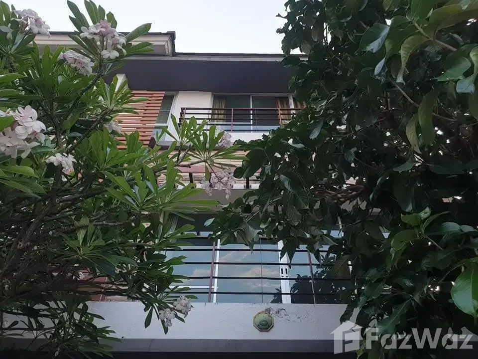 picture 3 Bedroom Townhouse for sale in Nong Bon, Bangkok 5552485 - 1/6