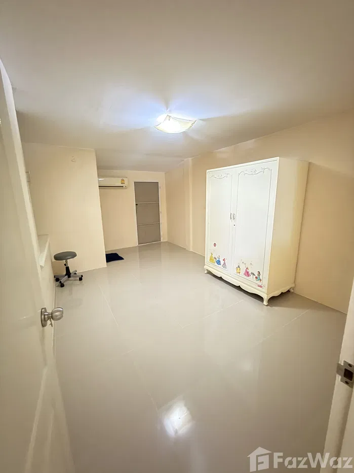 picture 2 Bedroom Townhouse for sale in Khlong Song Ton Nun, Bangkok  5729668 - 8/19