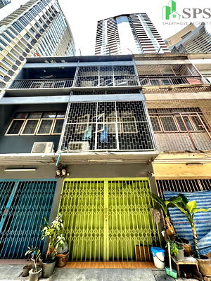 Shophouses for rent Srinakharinwirot University Prasanmit Campus : Commercial building for rent near BTS Phrom Phong and Asoke (SPSAD3350)