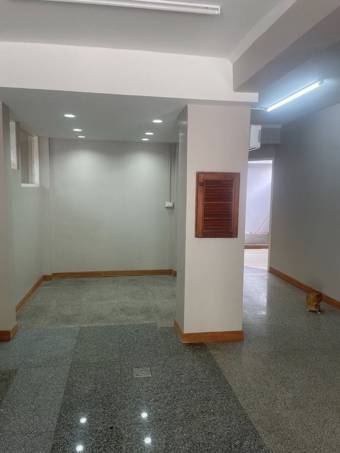 picture (D008) 2-storey house for rent, Sukhumvit 31, behind Prasarnmit Demonstration School, can park 2 cars. - 3/7