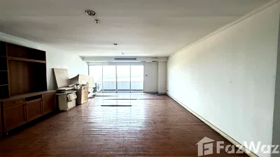 Condos for sale Market Place Nanglinchee : Three Beds Condo For Sale in Nanglinchi 5672361