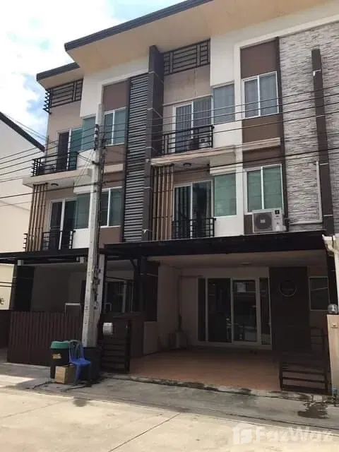 ทาวน์โฮมให้เช่า : ทาวน์เฮ้าส์ให้เช่า 5 ห้องนอน ในโครงการ กัสโต้ แกรนด์ รามคำแหง 667442