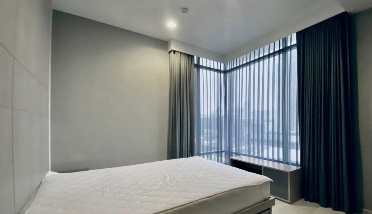 picture M Thonglor                        10 - 2/9