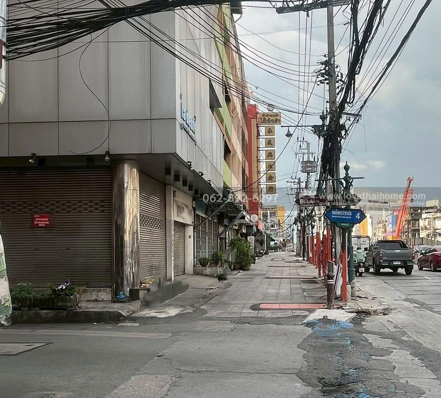 รูป ขายตึกแถว 4.5 ชั้น ซอยสมเด็จพระเจ้าตากสิน4 ขนาด 14 ตรว. หลังมุม ติดถนน 2 ด้าน - รูปที่ 13/14