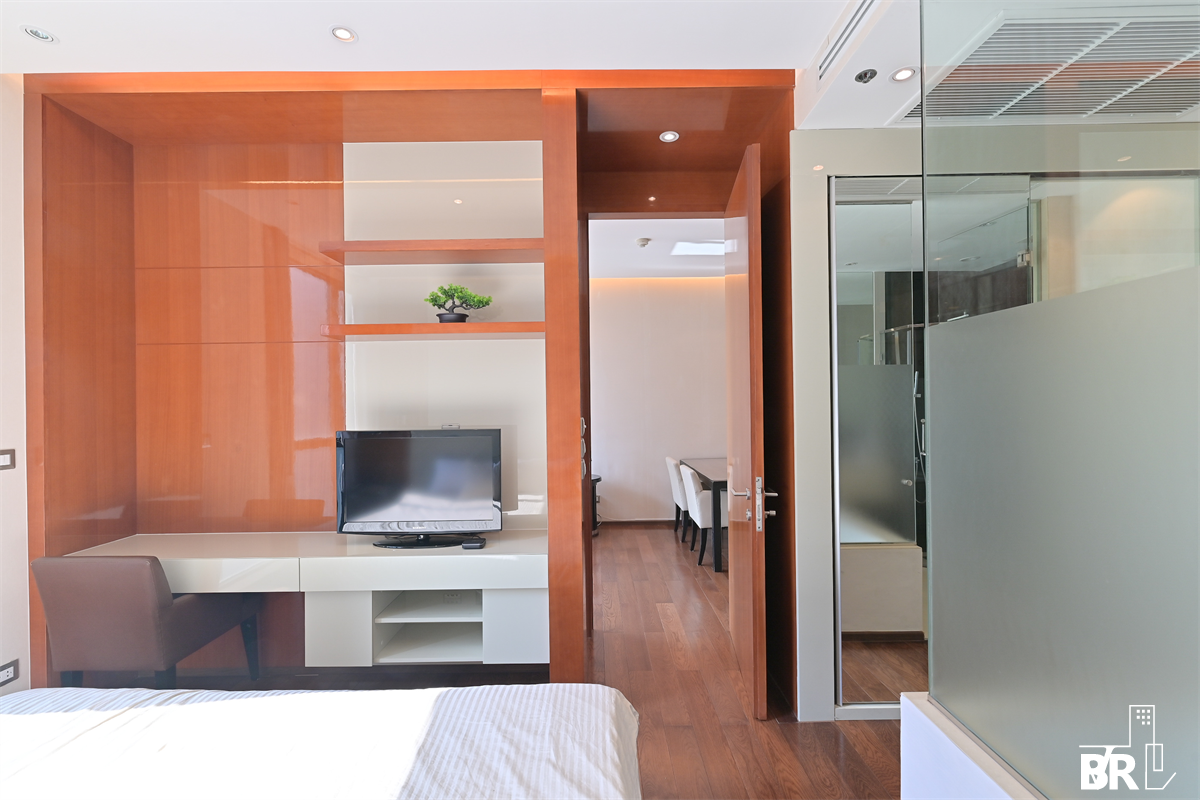 picture The Address Sukhumvit 28 near BTS Phrom Phong Move-in Ready, Just Bring Your Stuff - 4/10