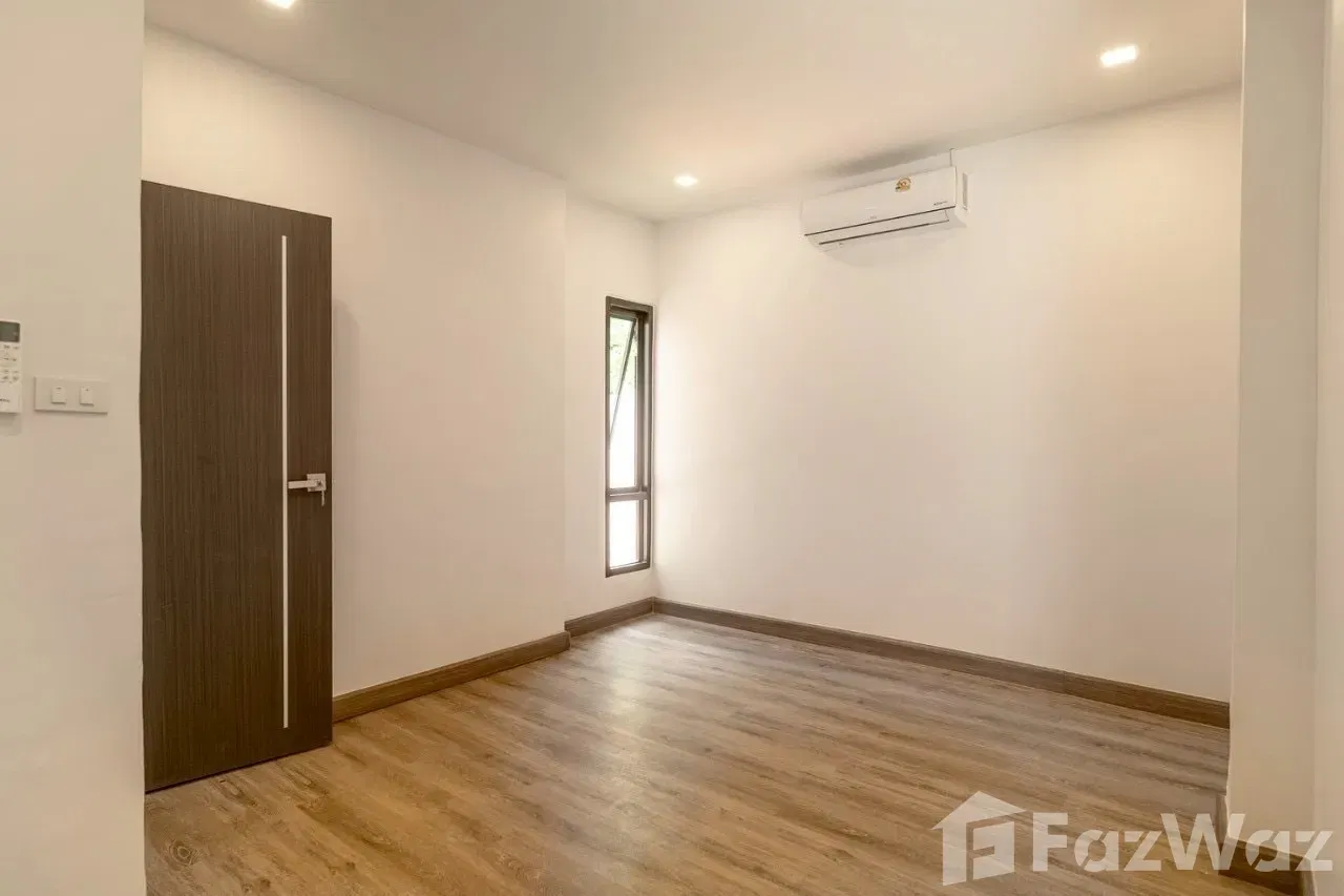 picture Beautiful home in secure complex close to BIS 1986654 - 9/35