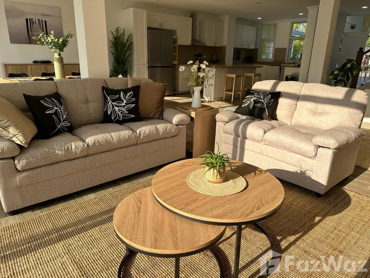picture A beautiful 4-bedroom townhouse with a stunning lake view 5685493 - 8/35